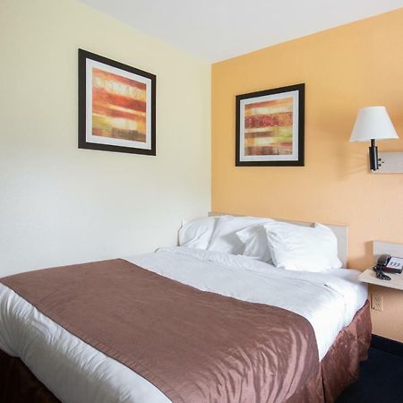 Days Inn By Wyndham New Philadelphia Esterno foto