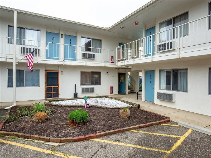 Days Inn By Wyndham New Philadelphia Esterno foto