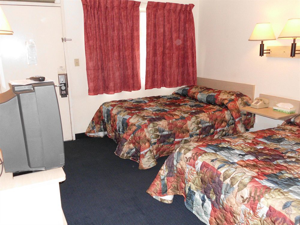 Days Inn By Wyndham New Philadelphia Esterno foto