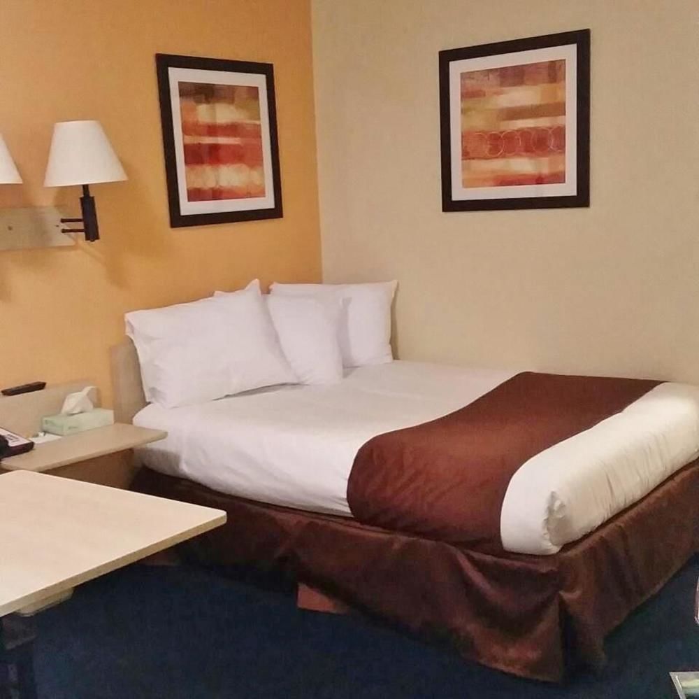 Days Inn By Wyndham New Philadelphia Esterno foto