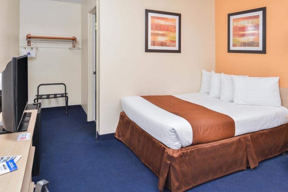 Days Inn By Wyndham New Philadelphia Esterno foto