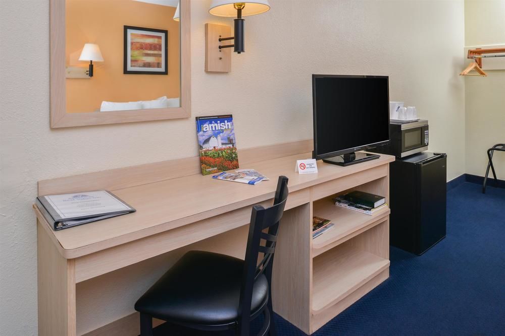 Days Inn By Wyndham New Philadelphia Esterno foto