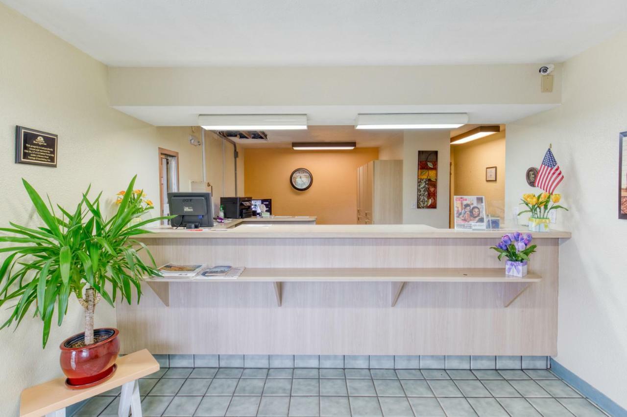 Days Inn By Wyndham New Philadelphia Esterno foto
