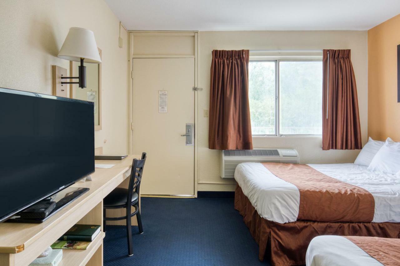 Days Inn By Wyndham New Philadelphia Esterno foto