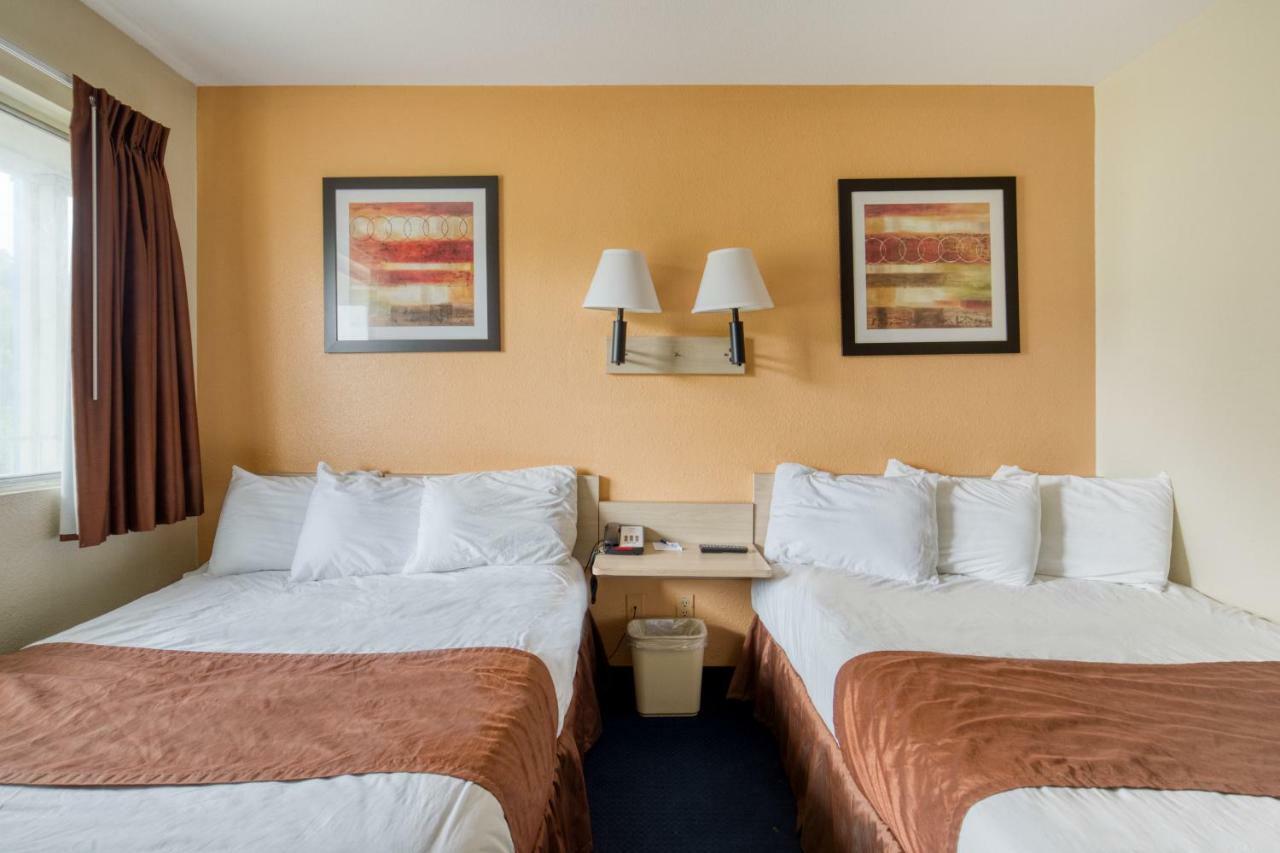 Days Inn By Wyndham New Philadelphia Esterno foto