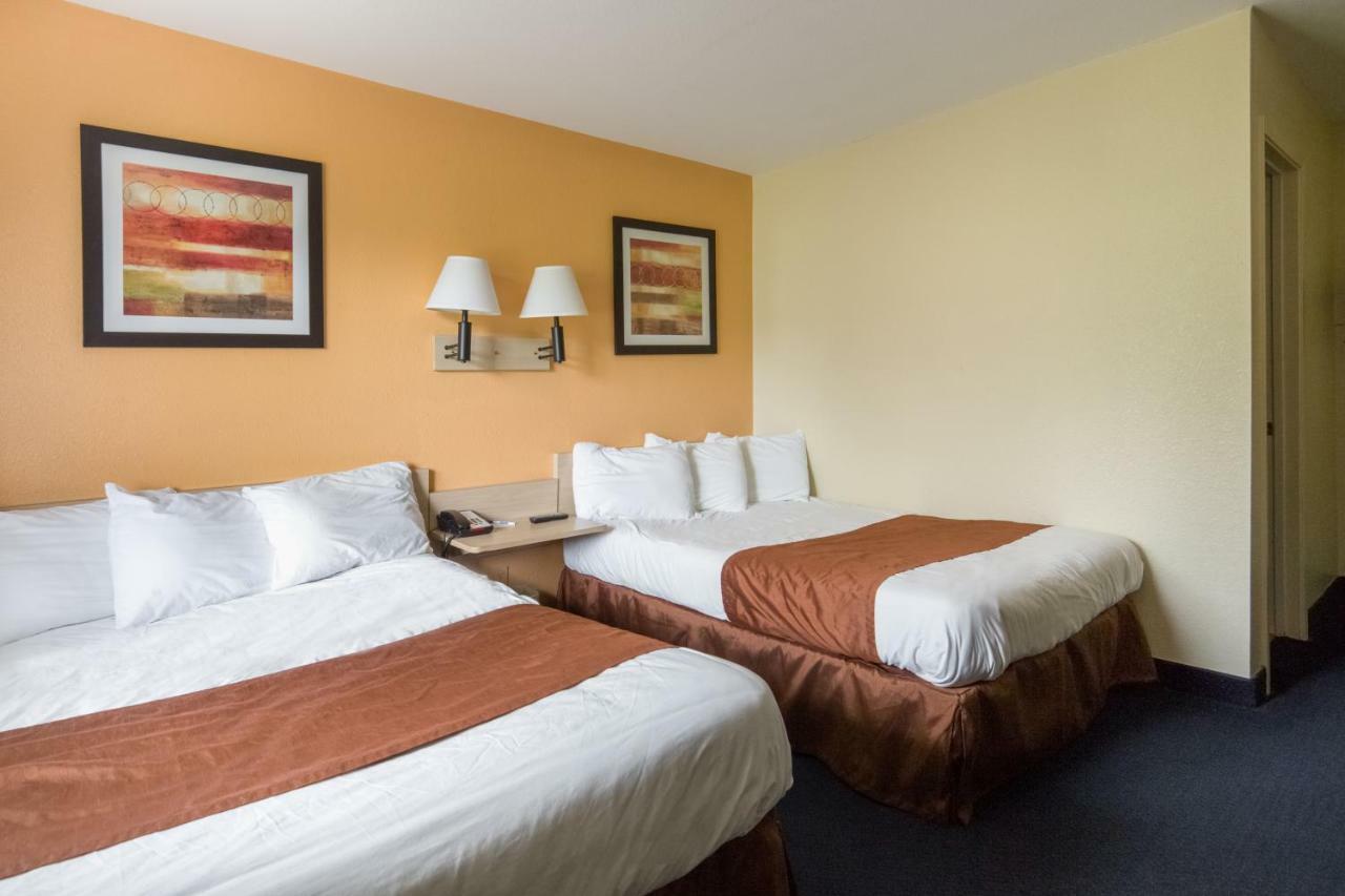 Days Inn By Wyndham New Philadelphia Esterno foto