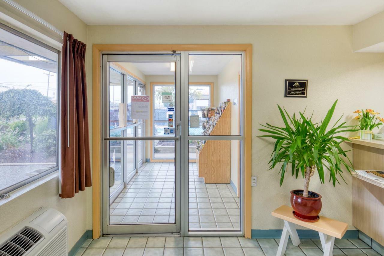 Days Inn By Wyndham New Philadelphia Esterno foto