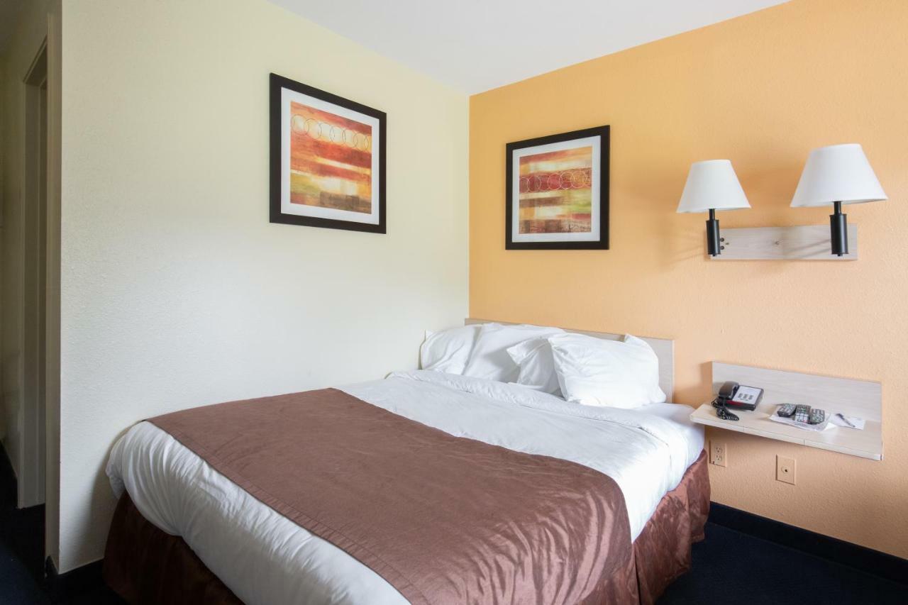 Days Inn By Wyndham New Philadelphia Esterno foto