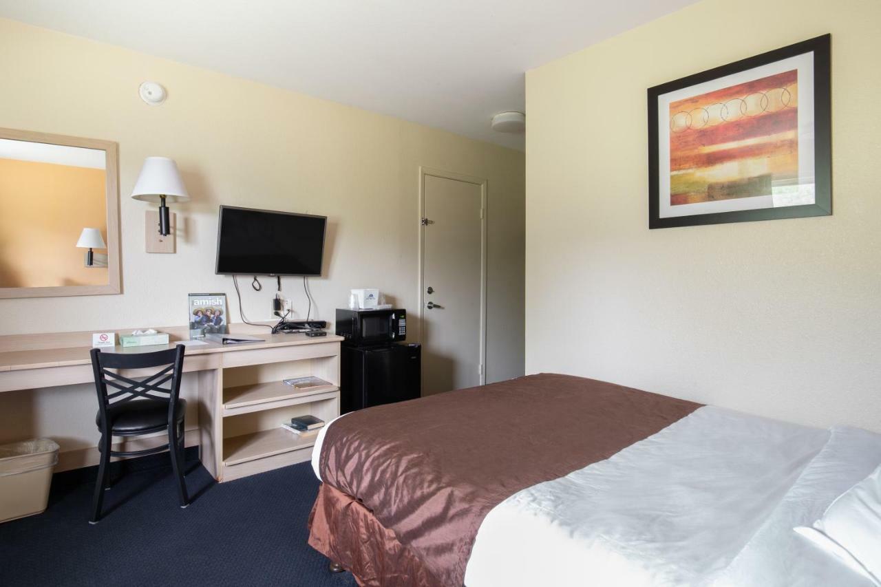 Days Inn By Wyndham New Philadelphia Esterno foto