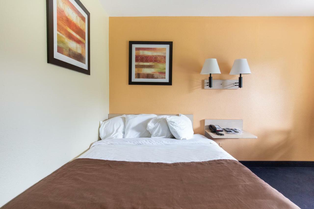 Days Inn By Wyndham New Philadelphia Esterno foto